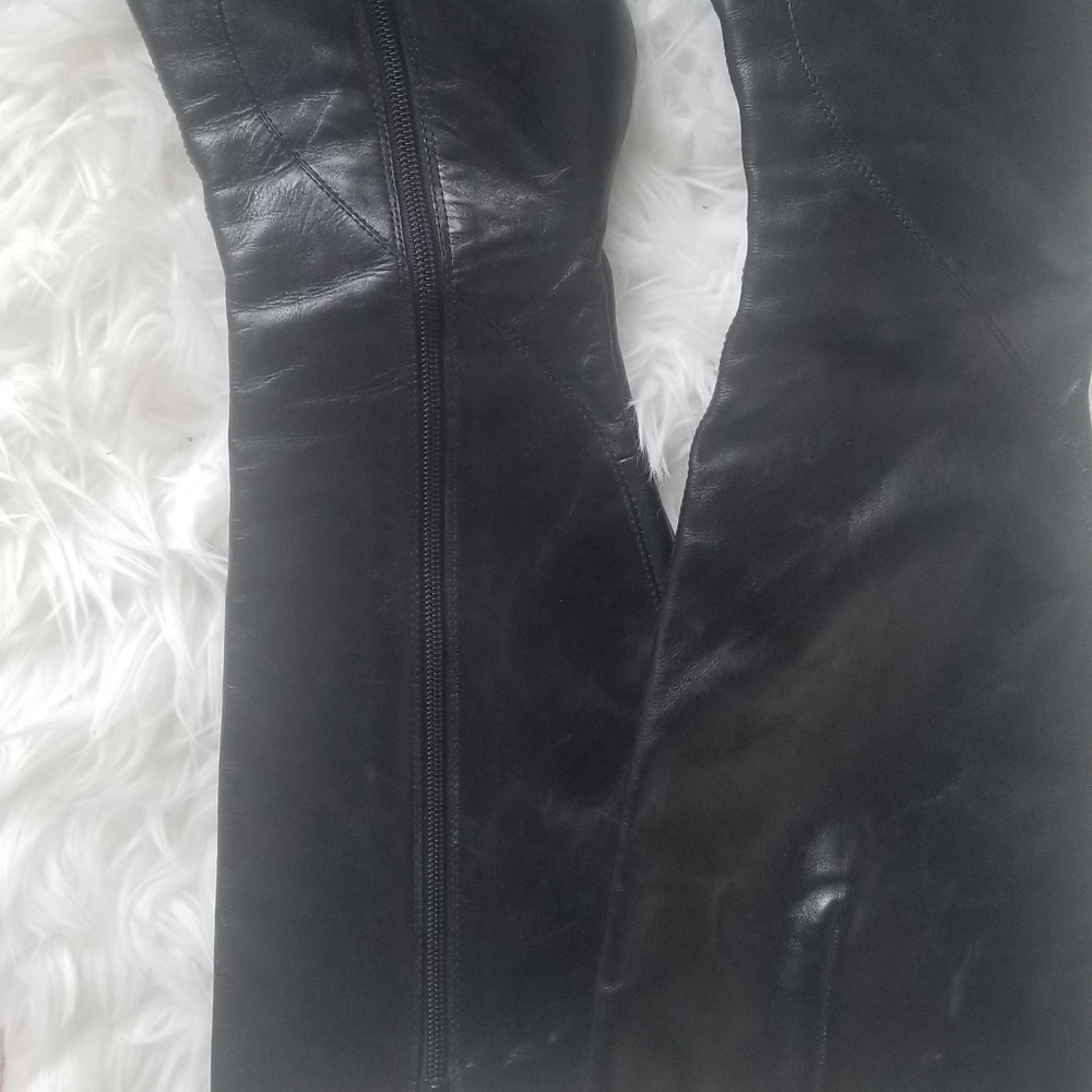 Boots - Picture 4 of 7